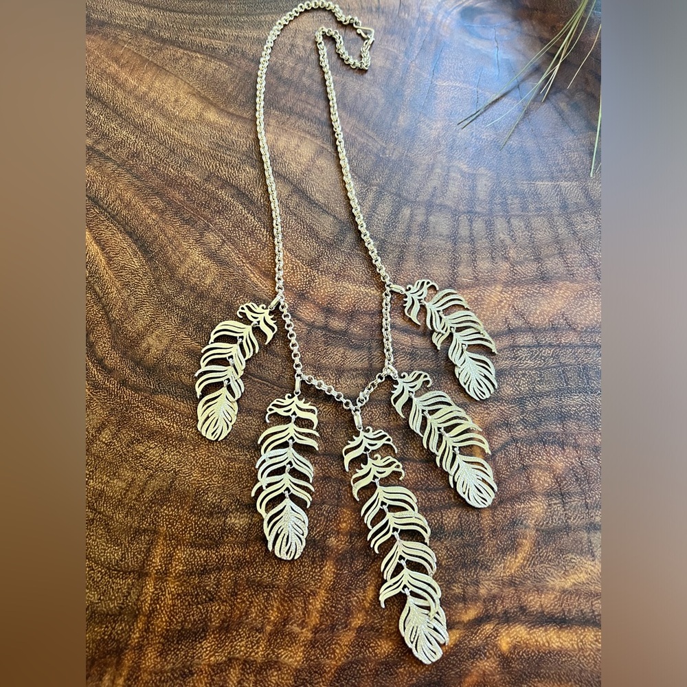Kendra Scott Vintage Eileen Leaf Necklace